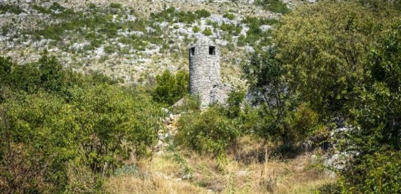 DŽAMIJA KOJA NE LIČI NI NA JEDNU DRUGU