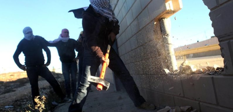 Povodom godišnjice pada Berlinskog zida: Palestinci otvorili rupu na zidu razdvajanja sa Izraelom