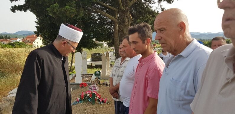 Klanjana dzenaza i ukop rah.Kaseme Becirovic